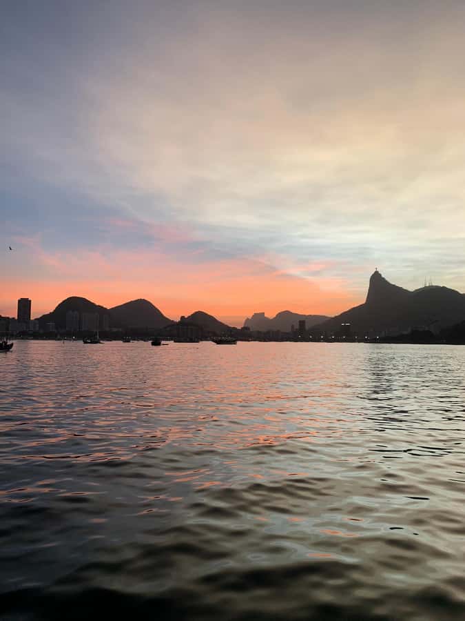 Rio de Janeiro: SpeedBoat Tour - Sunset with Beer - Onboard vibe: music, sea breeze, and the Heineken toast