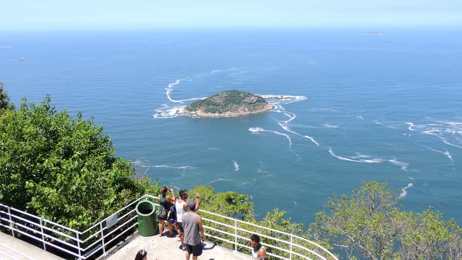 Rio de Janeiro: Sugar Loaf with Lunch and Helicopter Flight - Making Sense of Rio From Above: Copacabana, Niterói, and the Bridge