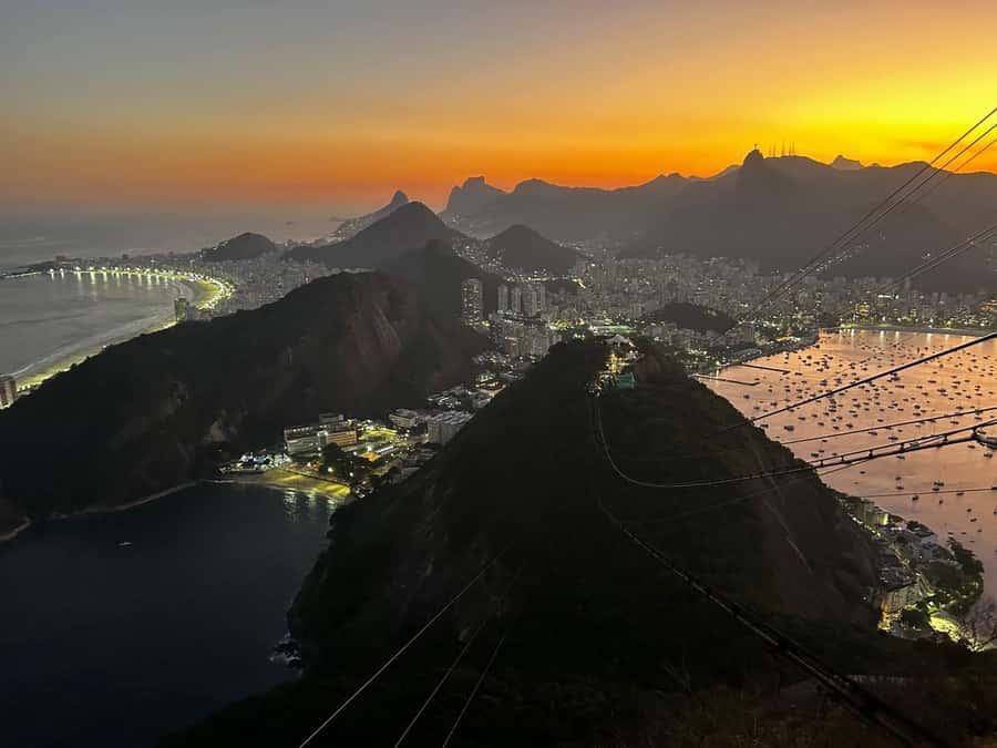 Rio De Janeiro: SUGARLOAF MOUNTAIN HIKE & CLIMB - The 20-meter wall: how beginners make it through