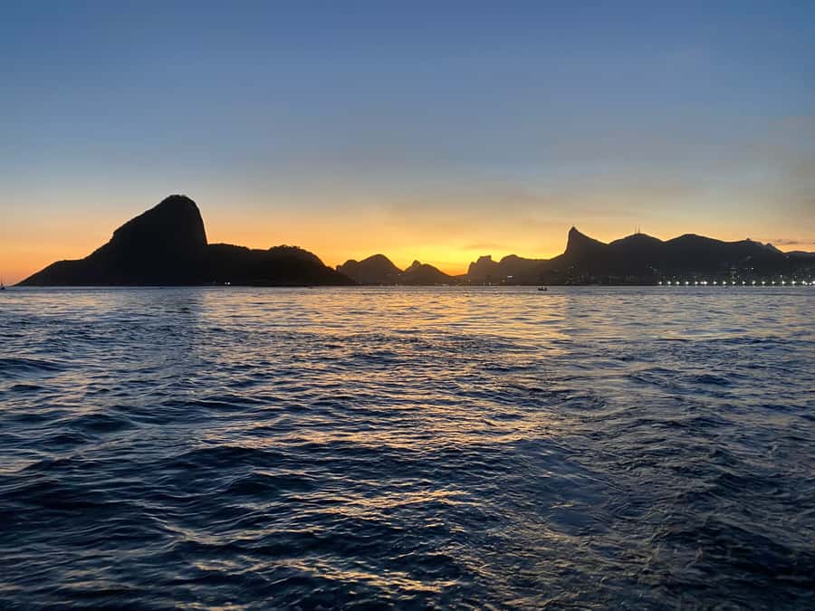 Rio de Janeiro: Sunset Sailboat Tour with Open Bar - Getting to the Boat at Urca: Flutuante Dock and a Tiny Transfer