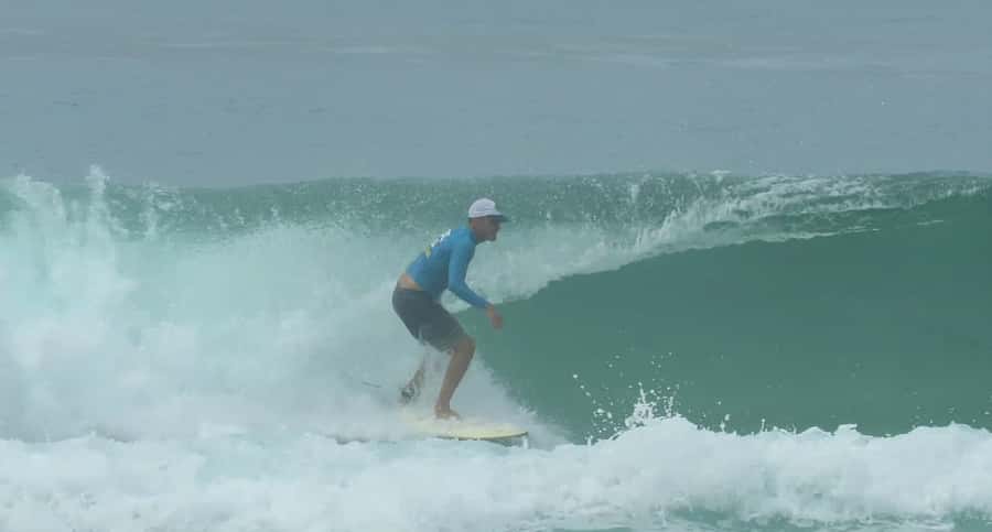 Rio de Janeiro: Surflessons and surfcoach. - Surfcoach training at the spot: peak analysis, then another 50 minutes in the water