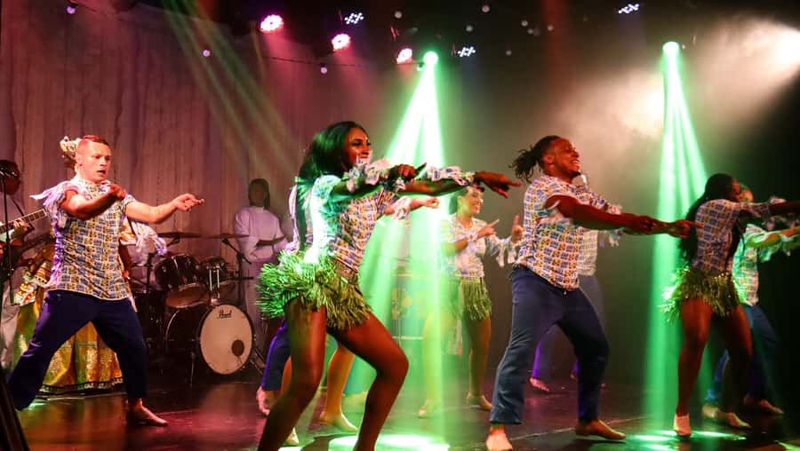 Rio: Ginga Tropical Samba and Folklore Show Ticket - Audience participation: the end-of-show moment that turns seats into a dance floor
