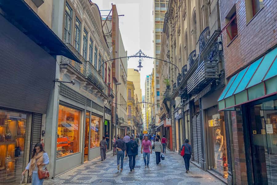 Rio: Historical Walking Tour - Cinelândia Station and the French-influenced streetscape