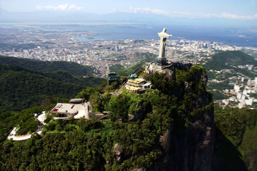 Rio: Maracanã Stadium & Christ the Redeemer by Rack Railway - A 4-hour combo that’s built for first-timers
