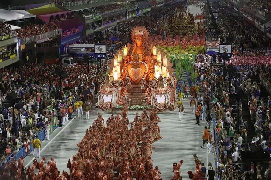 Rio: Premium Carnival Seating with Food, Drinks, & Transfers - How the 12 Hours Typically Play Out: Pickup, Parade Time, and Returns