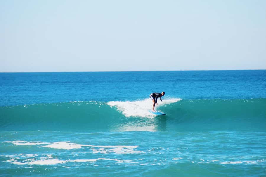 Rio Surf Experience - On the sand first: how the lesson sets you up to stand