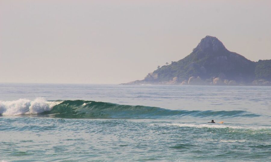 Rio Surf Experience - In the water: coaching that matches your level