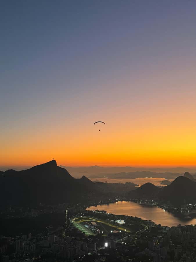 Sunrise at Morro Dois Irmãos + Vidigal Favela Experience - Key things that make this tour work