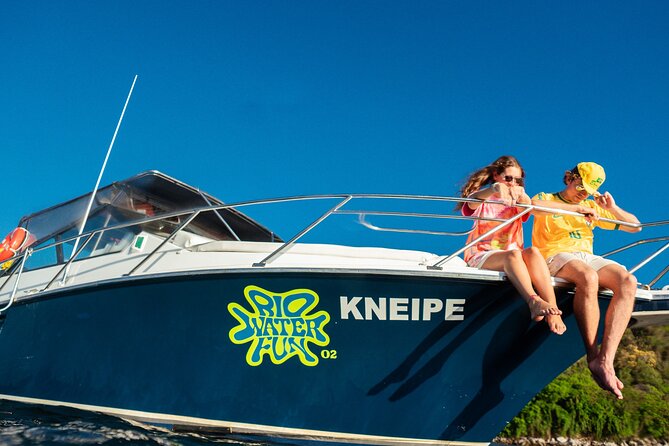 Sunset Boat Tour with Beer, Water, Soda and Snacks included - The guide factor: English and Spanish, plus a lively delivery