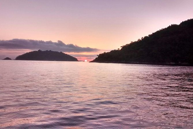 Sunset Kayaking - Why this sunset kayak in Paraty feels special