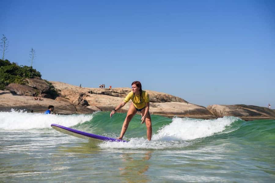 Surf lessons: in Arpoador in Ipanema. - Your 1-hour flow: sand lesson first, then the ocean