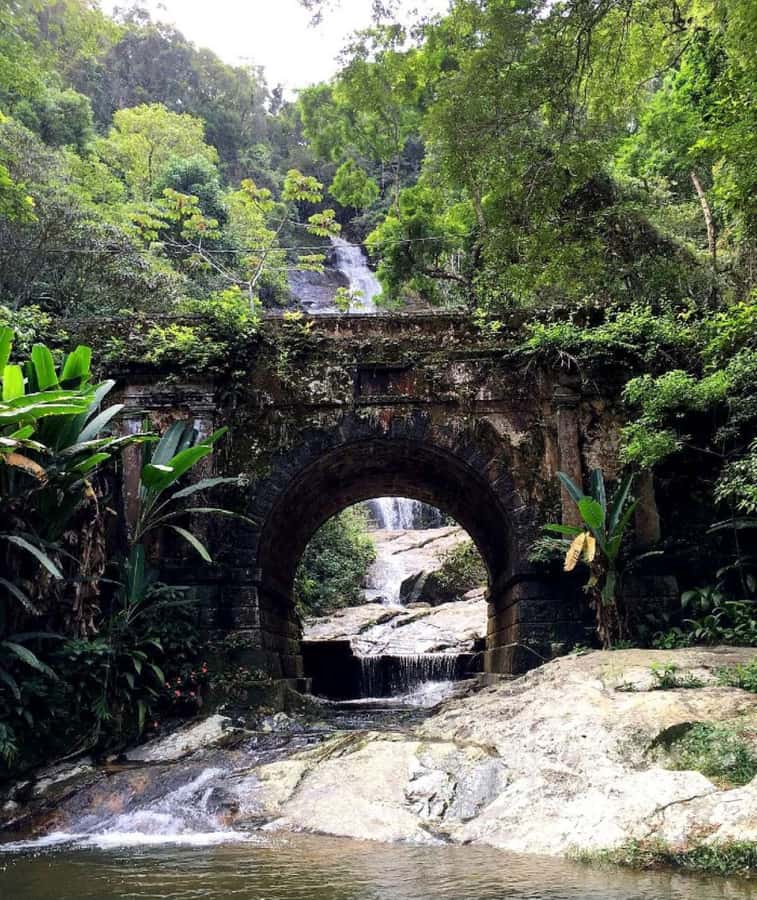 Tijuca Forest´s hike: caves, waterfalls and great views - Caves and the “circuit of the caves”: safe, guided, and very different from open trails