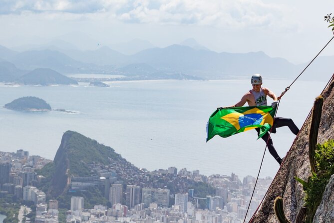 Trail and Rappel on Morro Dois Irmãos - The 50-minute hike: short, but not automatic