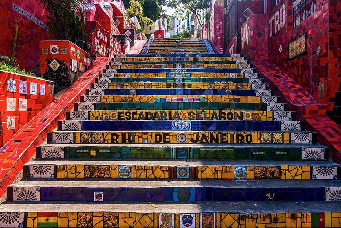 Walking tour of the bohemian neighborhoods of Santa Teresa and Lapa - Getting started from Copacabana and riding the yellow Bonde
